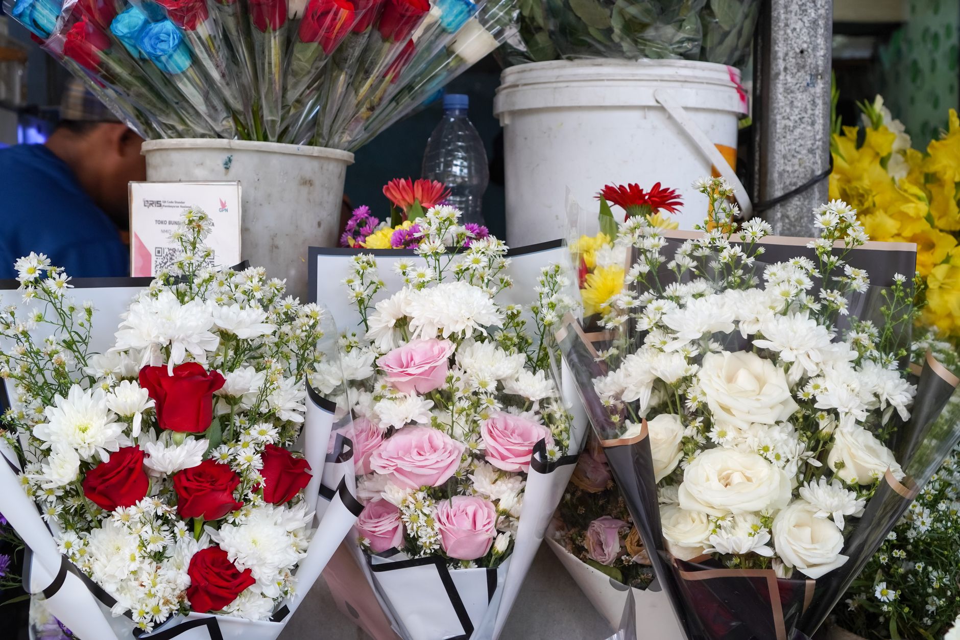 Toko buket bunga segar dengan rangkaian elegan untuk hadiah spesial dan acara istimewa